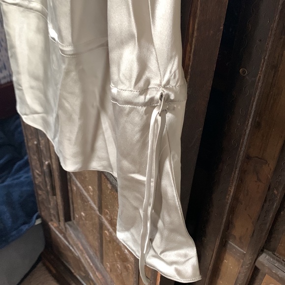 Express Silk top Sz. M in silver w/sequin detail - Picture 5 of 9